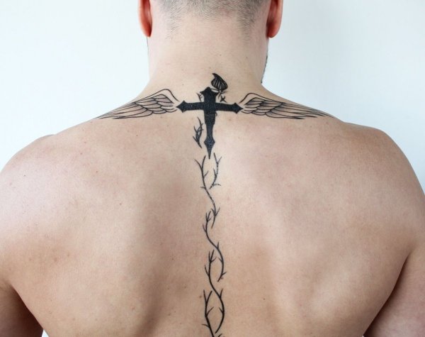 Тату на спине мужские небольшие