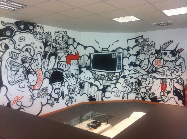 Разрисованные стены в комнате подростка