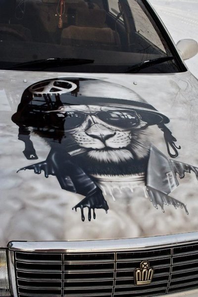 Аэрография на капоте машины