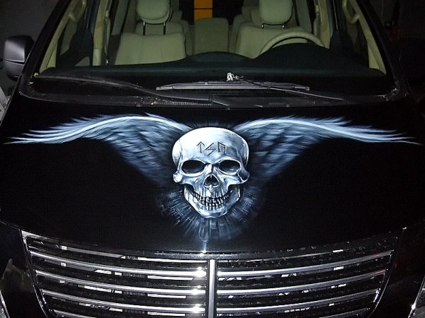 Аэрография черепа на авто