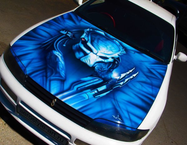 Аэрография на капоте машины