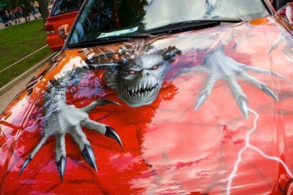 Кровь на машине аэрография