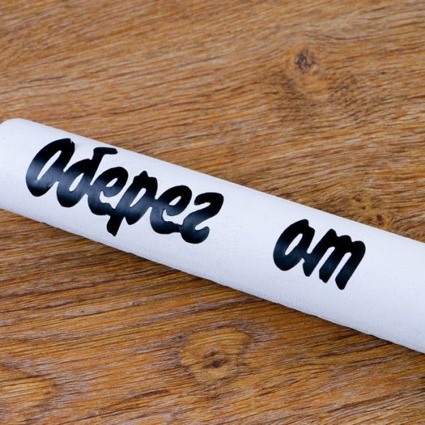 Надпись на бите