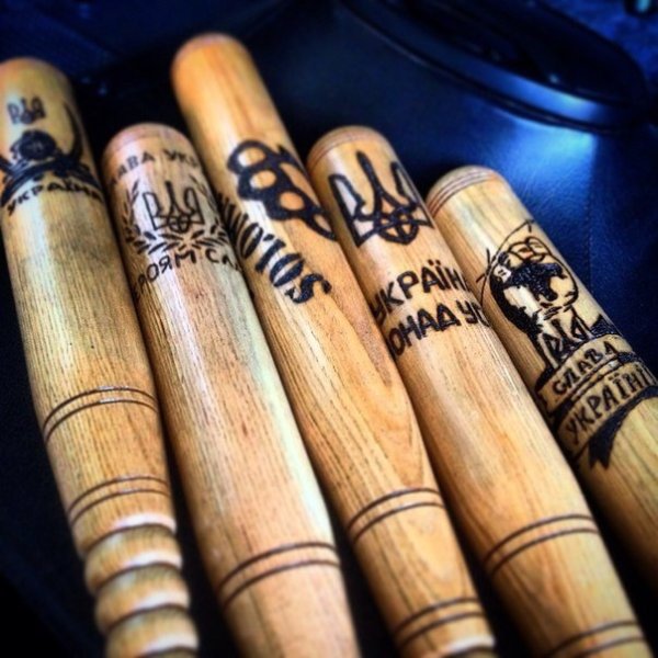 Надписи на биту