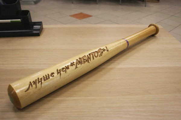 Бита с гравировкой