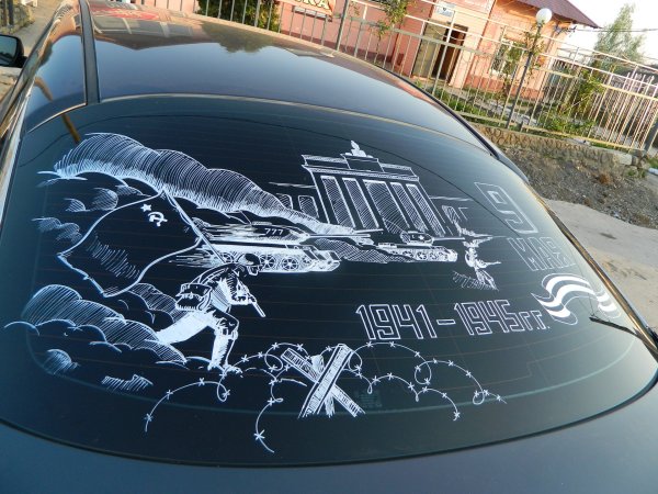 Необычные наклейки на машину