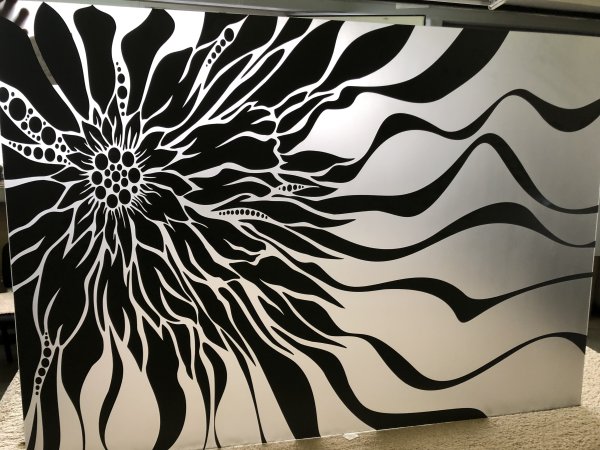 Креативные рисунки на окнах