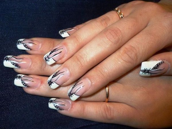 Рваный френч на ногтях