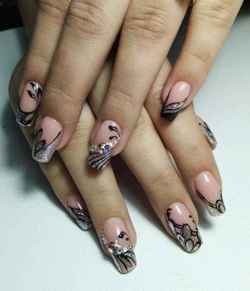 Стилизованный френч на ногтях