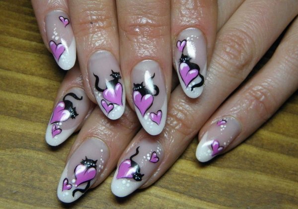 Маникюр белый с рисунком