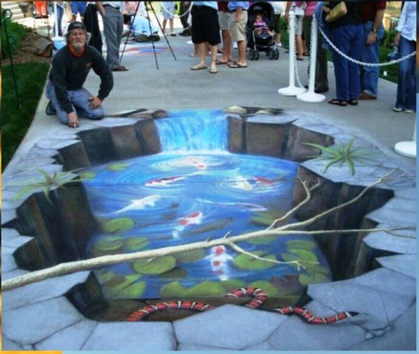 Рисование цветными мелками на асфальте