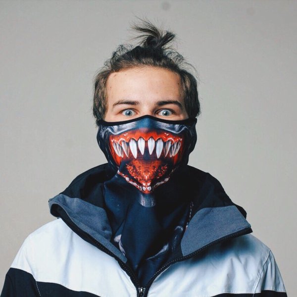 Медицинская маска с пастью