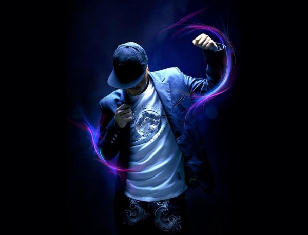 Парень в капюшоне паркур