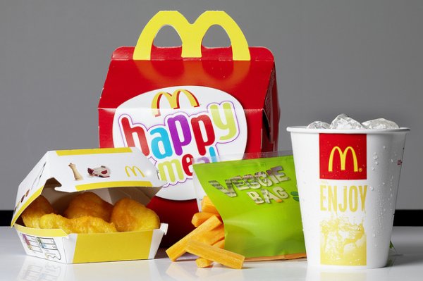 Хэппи мил логотип