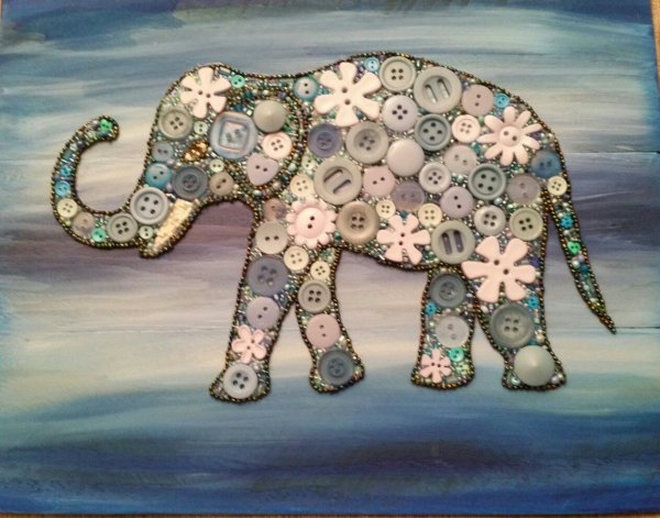 Панно слон из пуговиц