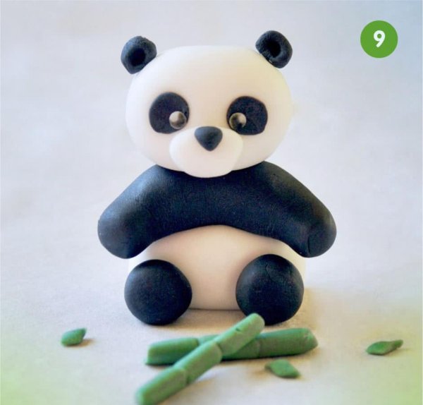 Панда из пластилина
