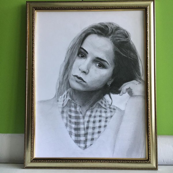 Мила Сивацкая портрет карандашом