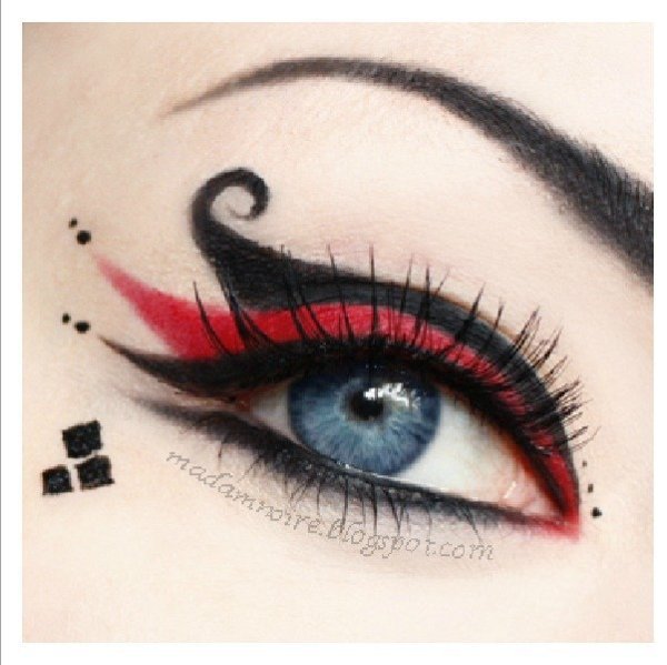 Страшный макияж подводкой для начинающих