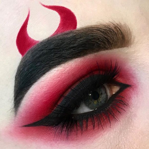 Необычные стрелки на глазах