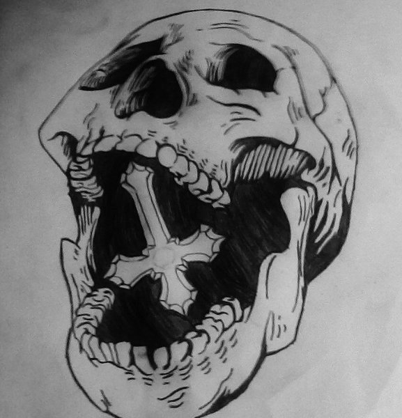 Страшное лицо на белом фоне