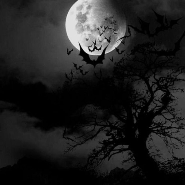 Готическая Луна