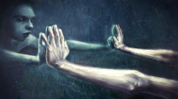 Страшное отражение в зеркале