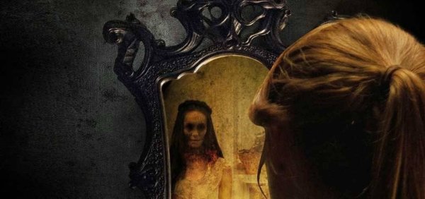 Страшное отражение в зеркале