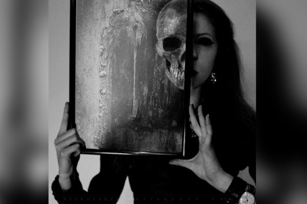 Страшное отражение в зеркале