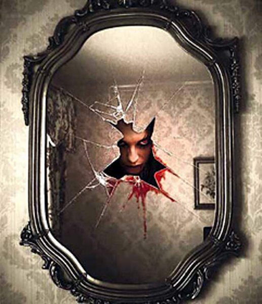 Искаженное отражение в зеркале