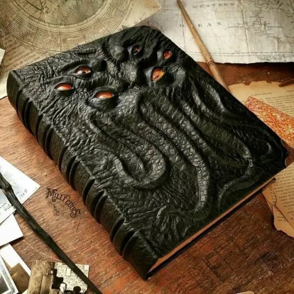 Гримуар книги Некрономикон