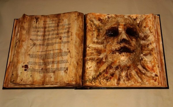 Книга из человеческой кожи