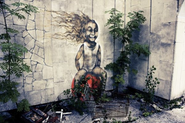 Смешные рисунки на стенах