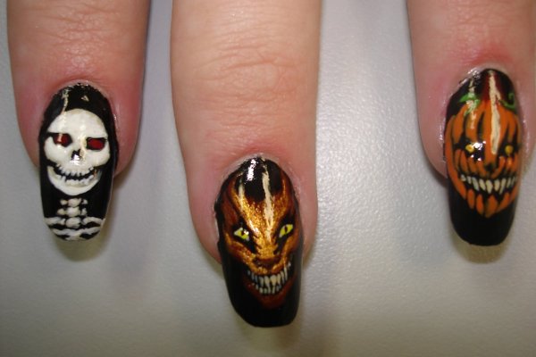 Страшный маникюр на Хэллоуин