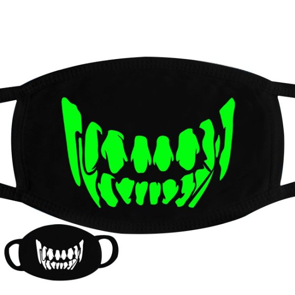 Китайка в медицинских масках