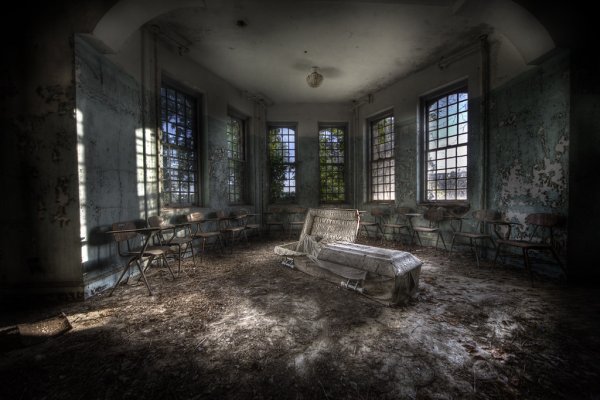 Мрачные заброшенные места