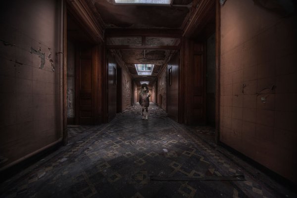 Жуткий коридор