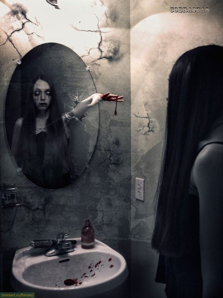 Страшное отражение в зеркале