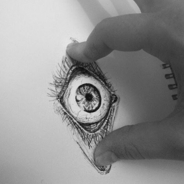 Кровавое глазное яблоко