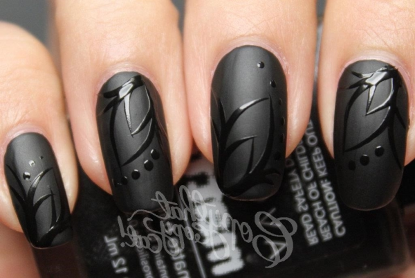 Черный маникюр