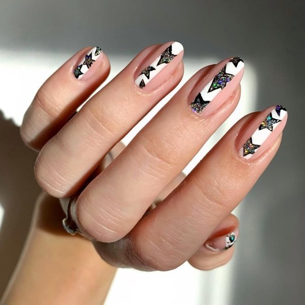 Сложные рисунки на ногтях