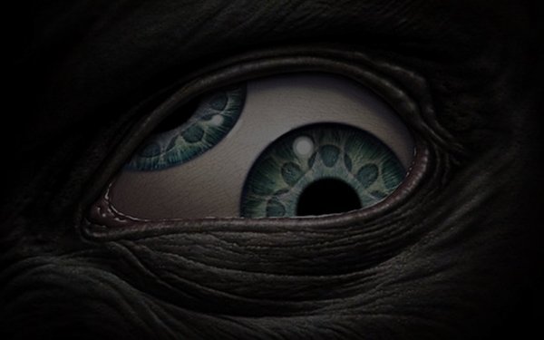 Страшные глаза на белом фоне