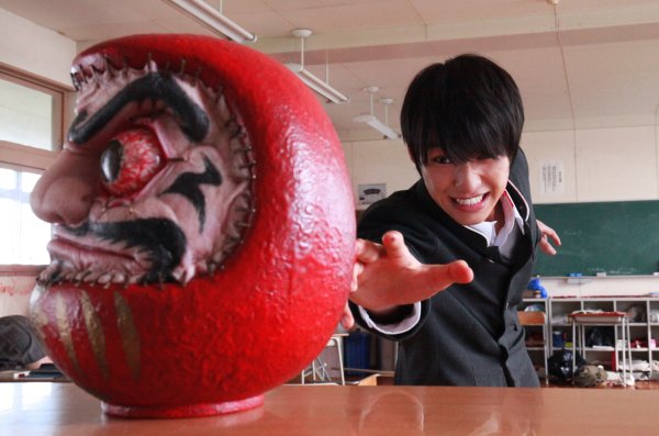 Манеки неко из фильма страшная Воля богов