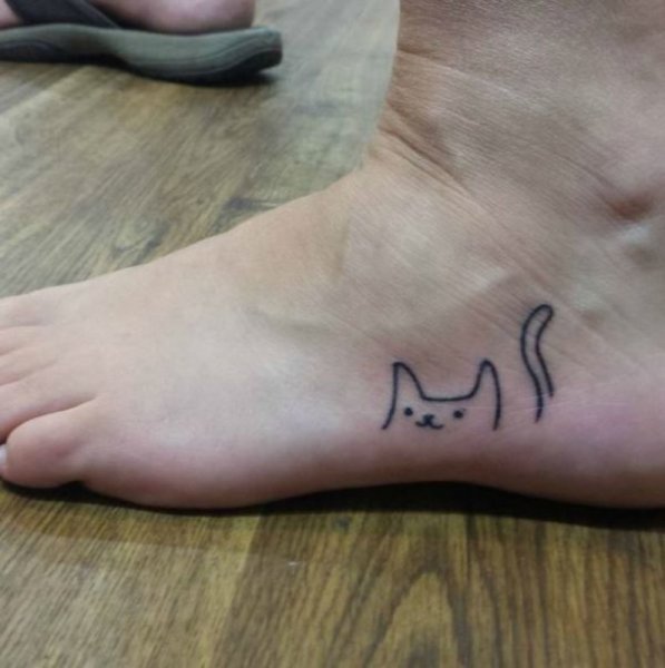 Мехенди на ноге легкое