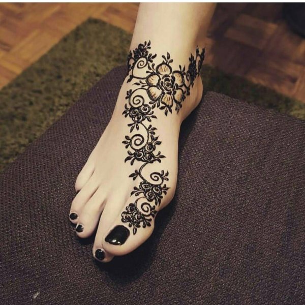 Тату на ноге для девушек легкие