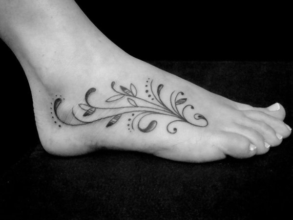 Тату ручкой на ноге для девушек