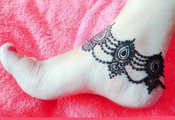 Тату на ноге легкие