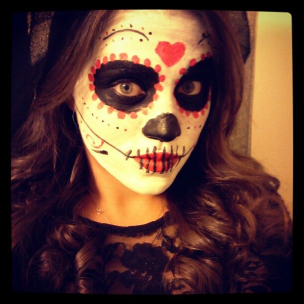 Маски на Коляду на лице