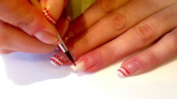 Френч обычным лаком с узором