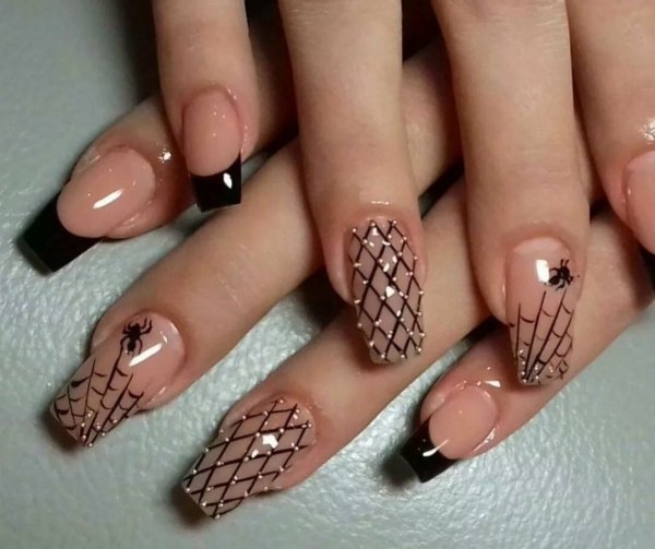 Черный френч с узорами