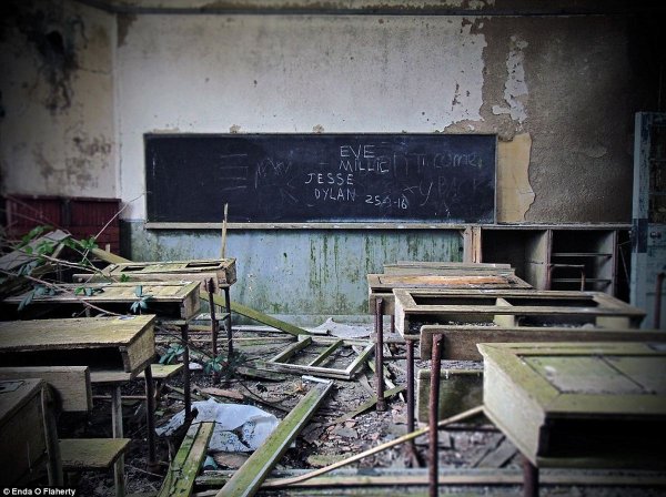 Жуткая заброшенная школа